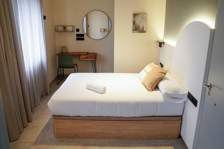 Room 6 of 28