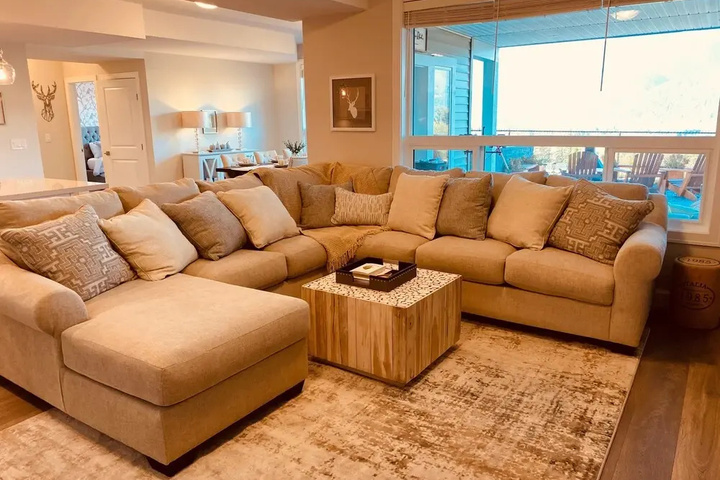 Room 5 of 16
