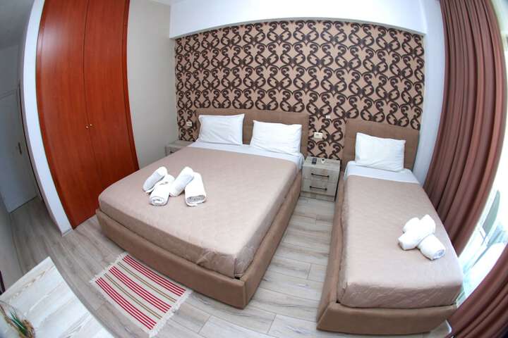 Room 13 of 86