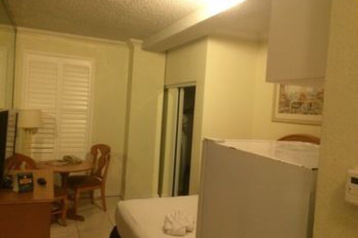 Room 10 of 26