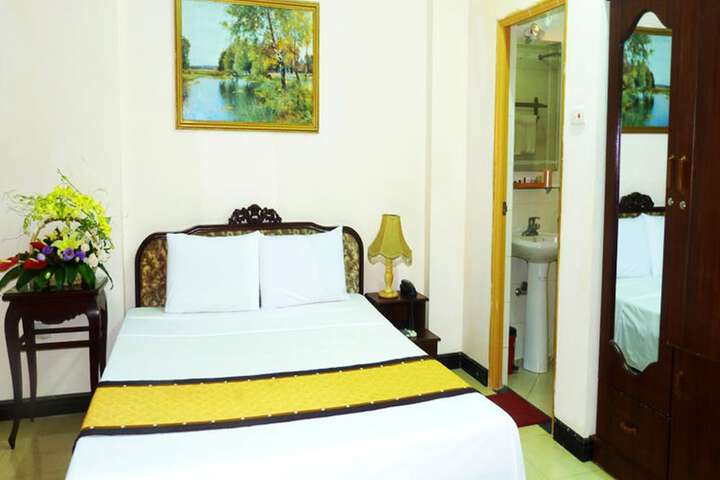 Room 12 of 34
