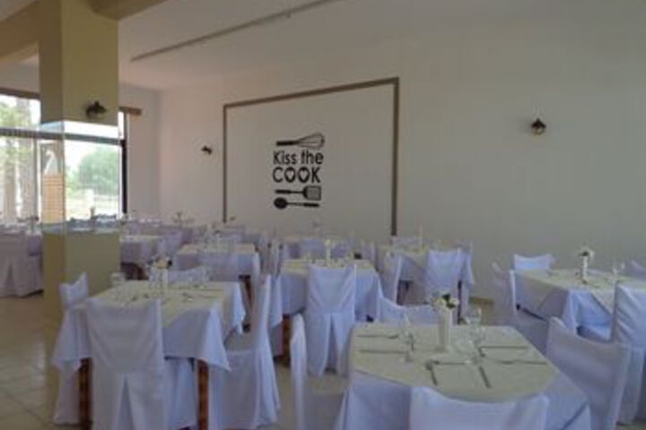 Dining 18 of 20