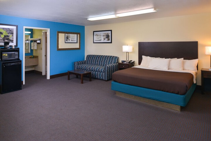 Standard | King Bed (2 of 9)