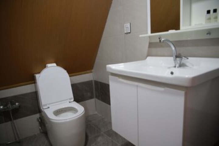 Room 3 of 29