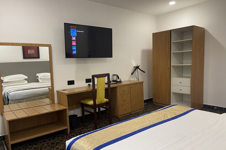 Room 35 of 114