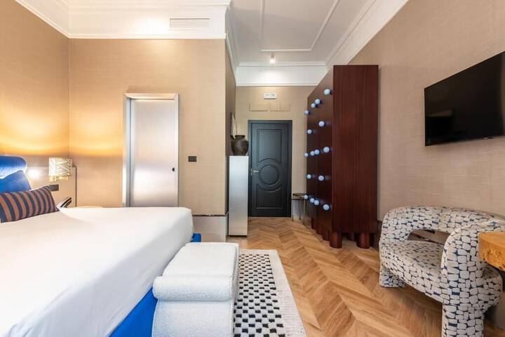 Room 10 of 61