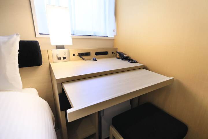 Room 13 of 82