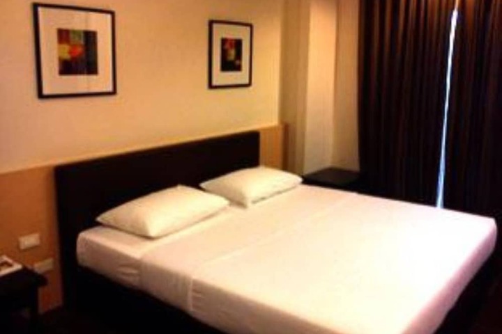 Room 4 of 15