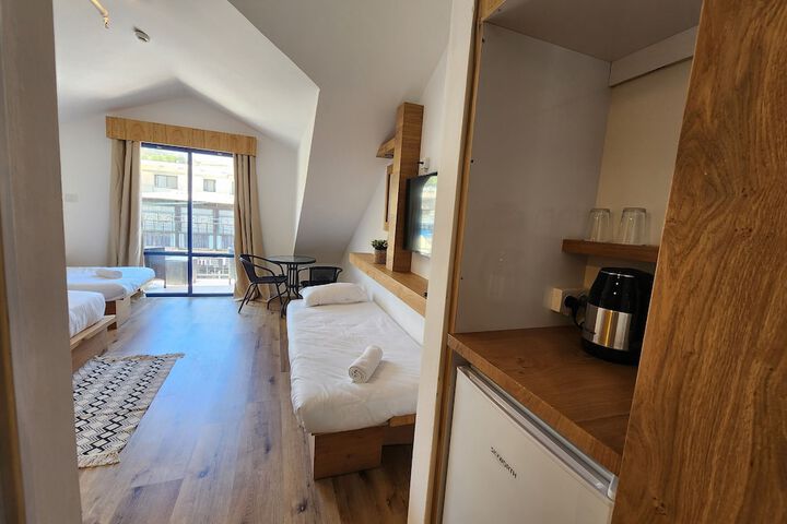 Room 65 of 141