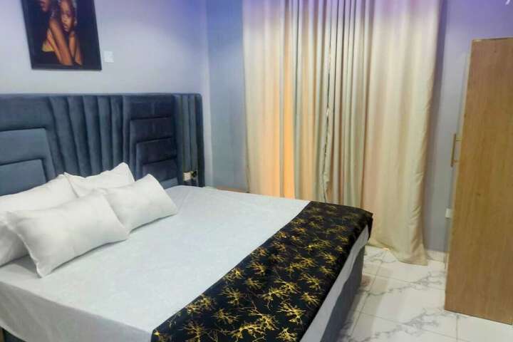 Room 4 of 20