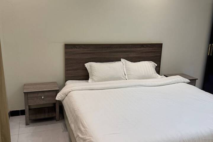Room 6 of 25