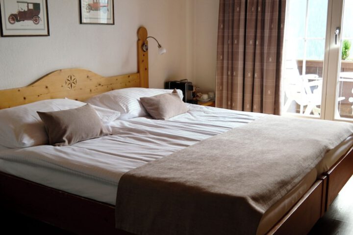 Room 33 of 65