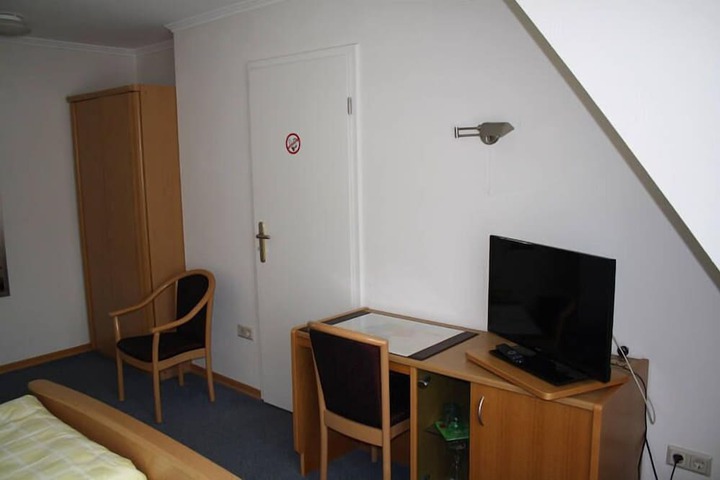 Room 35 of 67