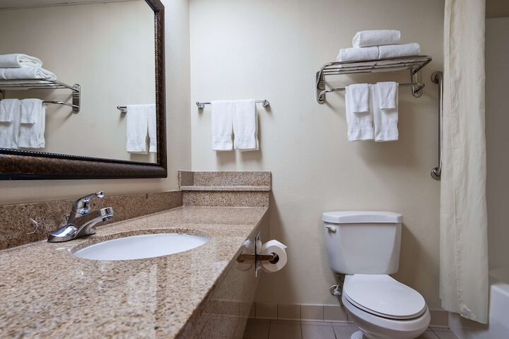 Accessibility 1 King Bathtub (1 of 14)