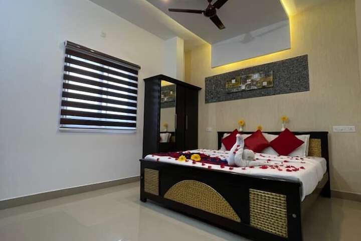 Room 4 of 5