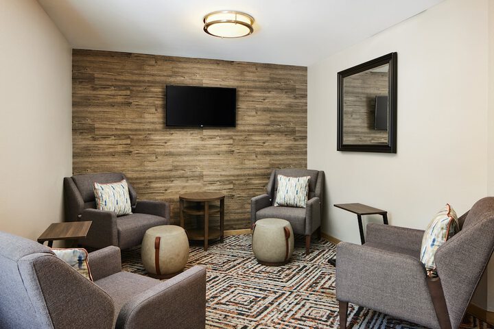 Lobby lounge