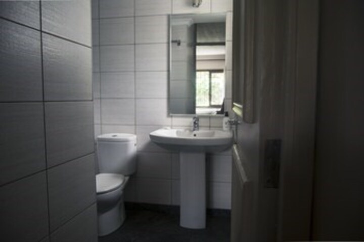 Room 5 of 33