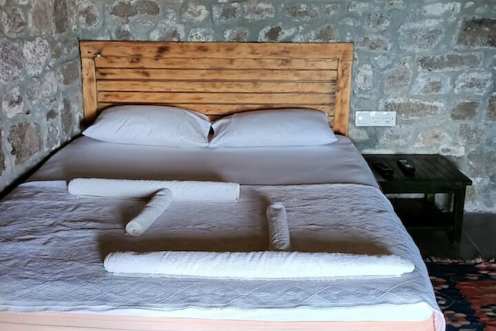 Room 9 of 24