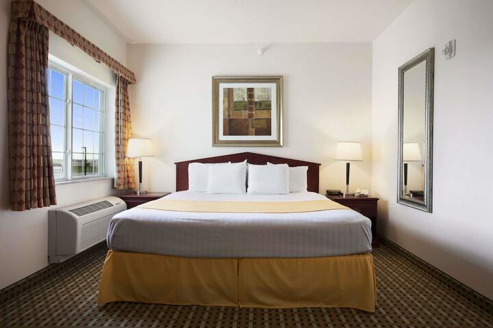 Room 4 of 40