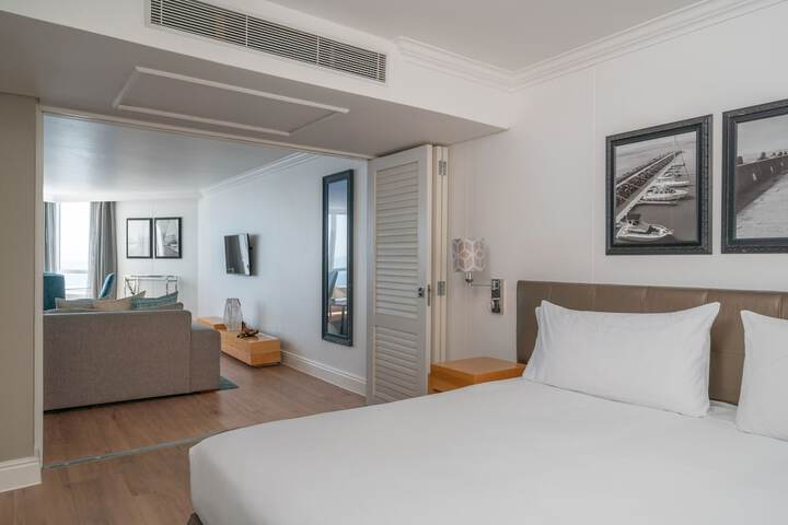Room 6 of 236