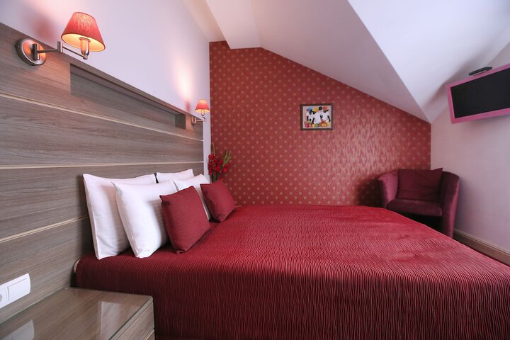 Room 9 of 46