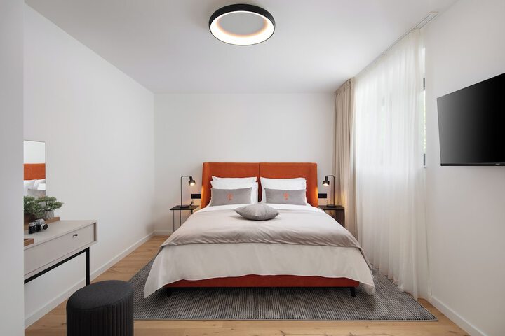 Room 13 of 35