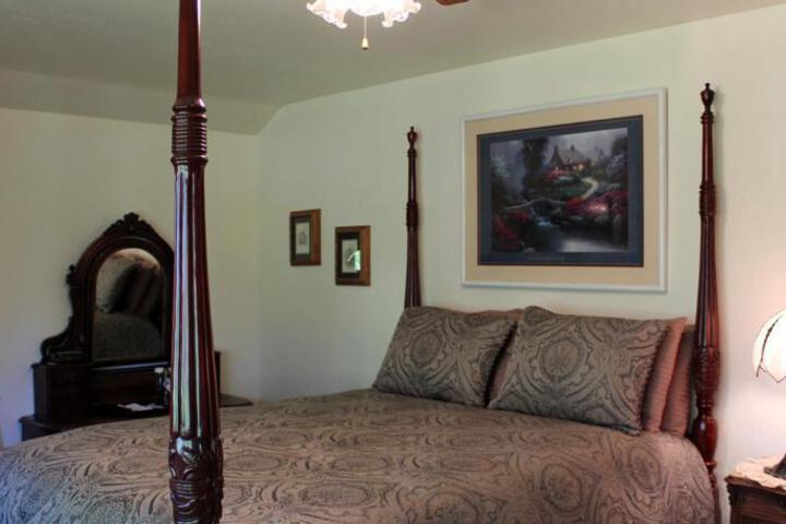 ZINFANDEL INN