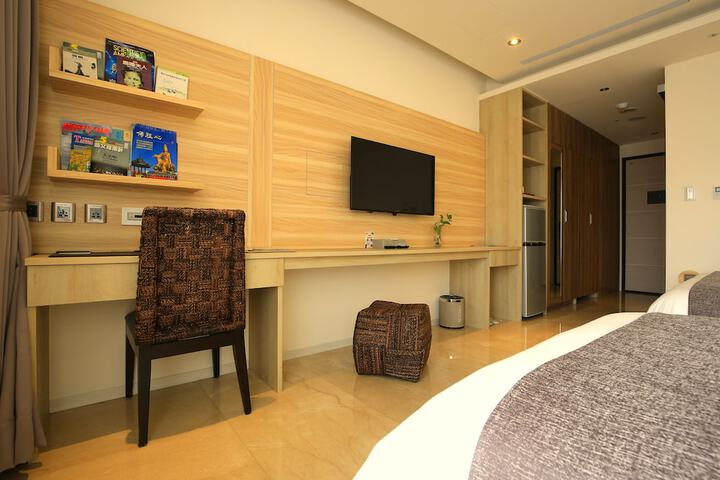 Room 25 of 102