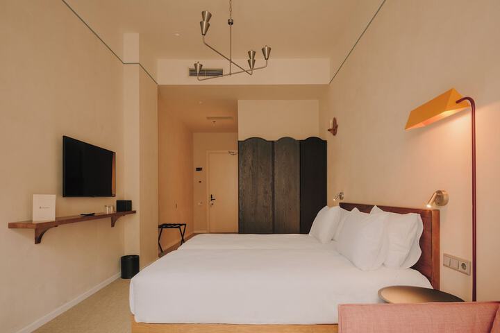 Room 15 of 42