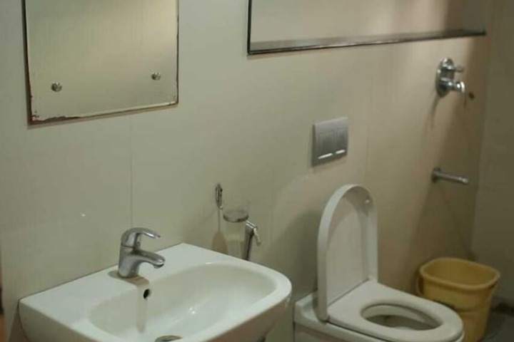 Room 7 of 10