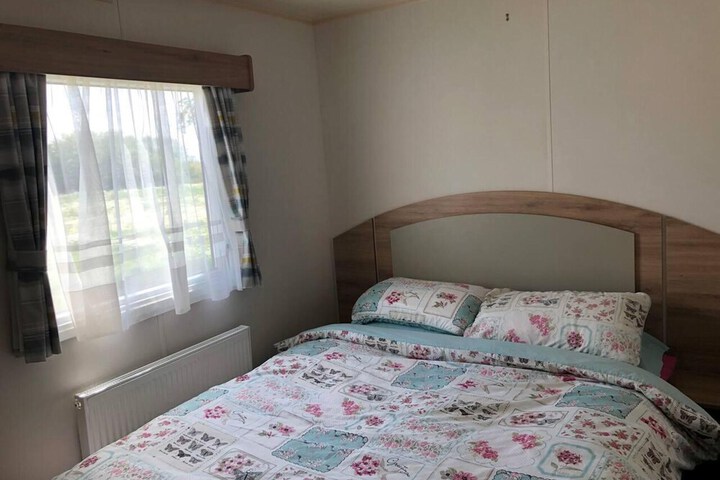Room 5 of 18