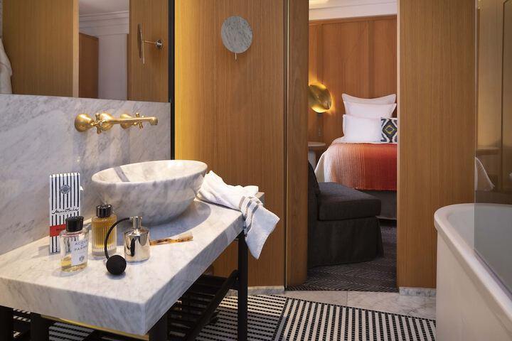 Room 52 of 92