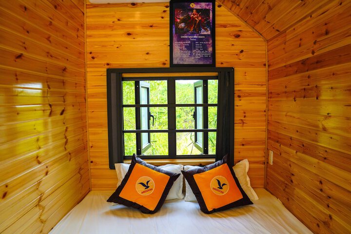 Room 14 of 242