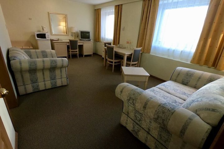Room 7 of 34