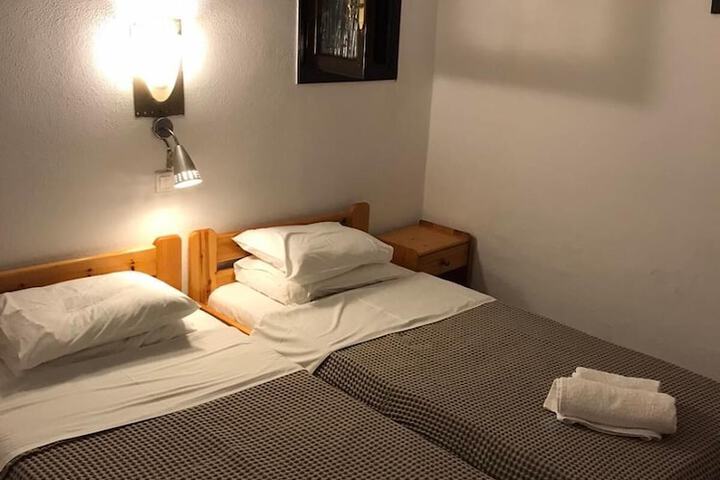 Room 10 of 68
