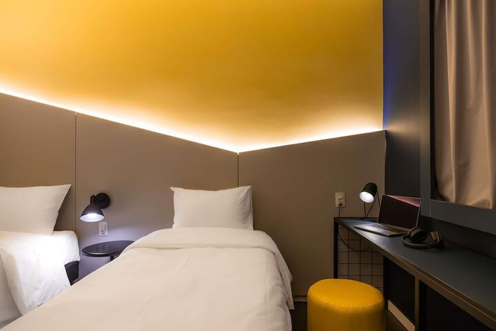 Room 14 of 38