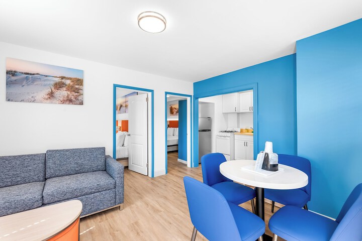 Room 11 of 30