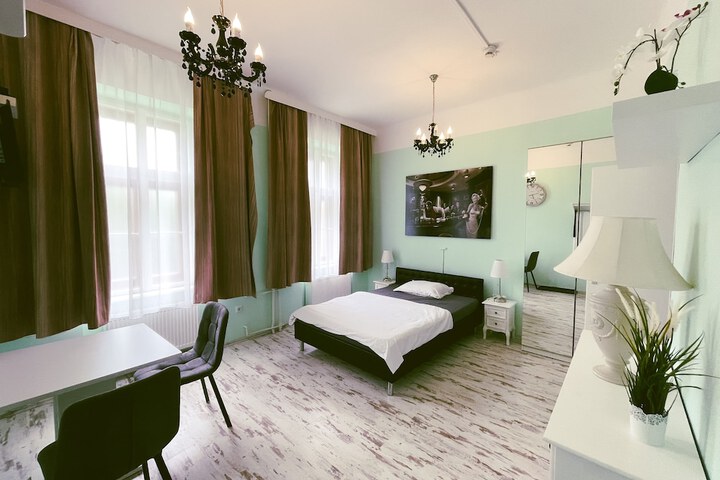 Room 6 of 26