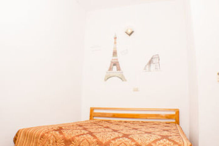 Room 13 of 28