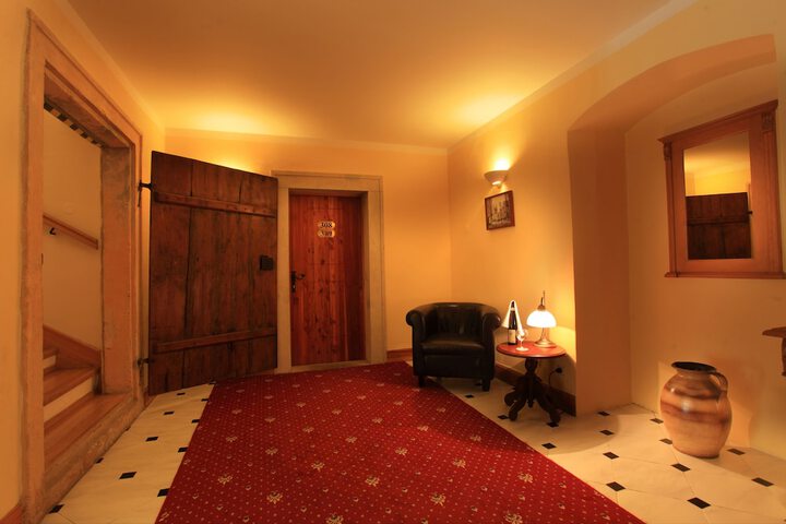 Ballroom/Hall 37 of 42