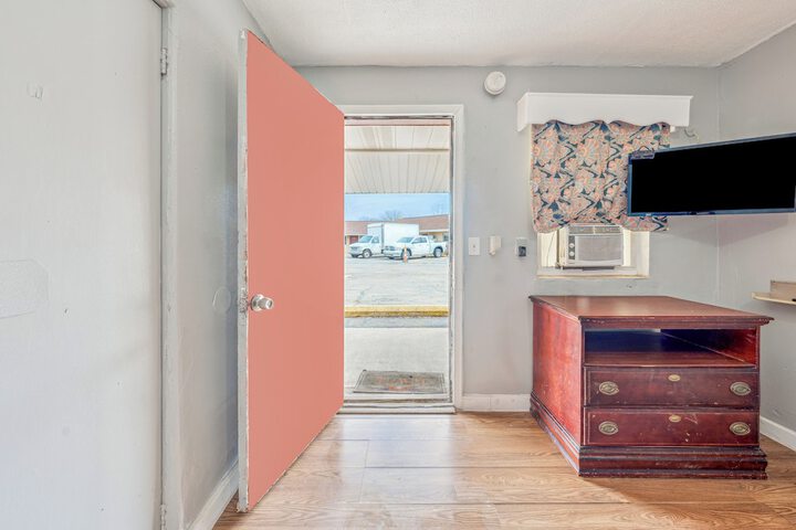 Room 5 of 44