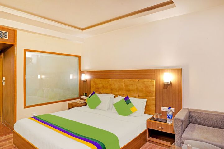 Room 8 of 38