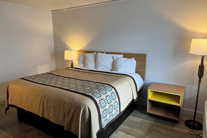 1 King Bed (5 of 6)
