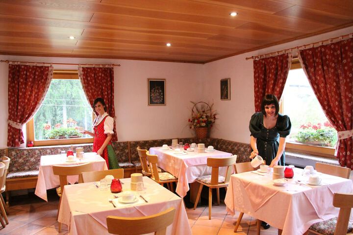 Dining 37 of 54