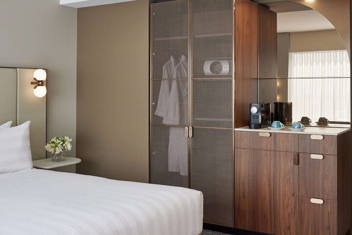Room 28 of 154