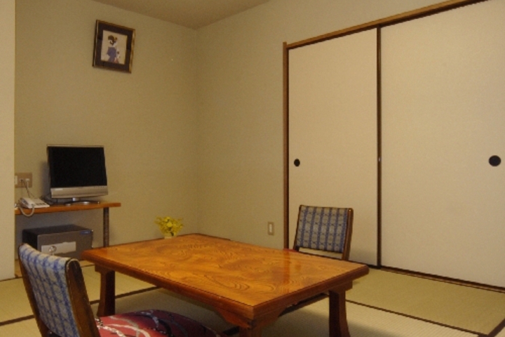 Japanese-style room on the mountain side