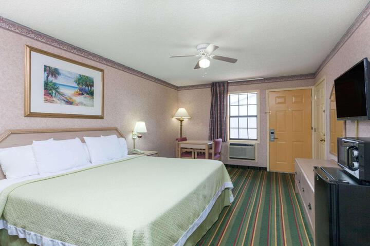 2 Double Beds (3 of 11)