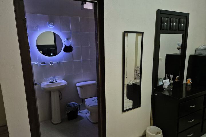 Room 4 of 6
