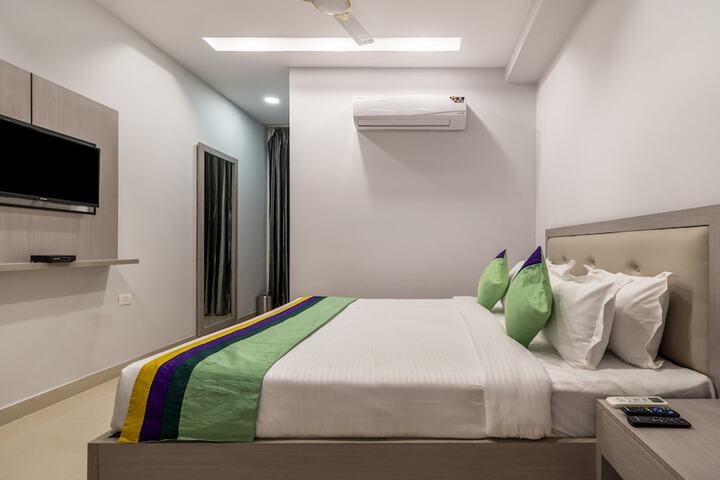 Room 13 of 40