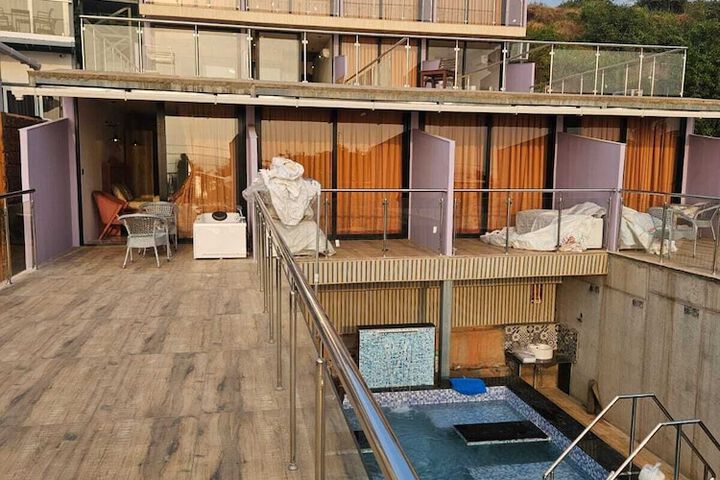 Pool 40 of 58